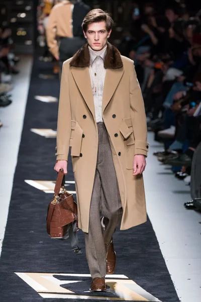 Look 19